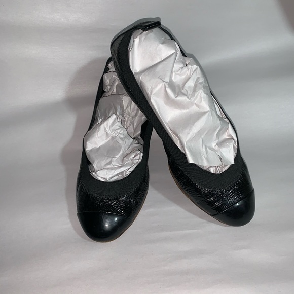 CHANEL size 35 soft crinkled patent leather flats - Picture 1 of 16